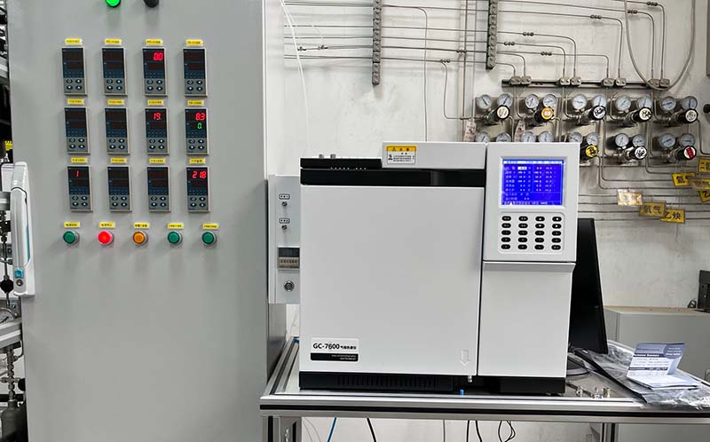 7600 固定床催化反應(yīng)評(píng)價(jià)裝置色譜儀.jpg